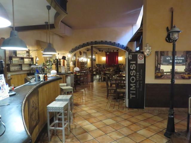 Locale in affitto di 345 m² in Piazza Dante, 31
