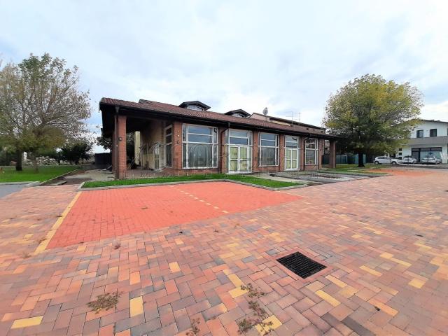 Locale in affitto di 350 m²