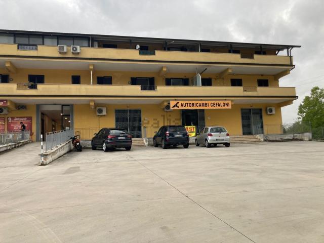 Locale in affitto di 350 m² in Via Casilina, 112