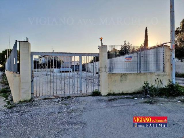 Locale in affitto di 350 m² in Via Castelluccio, 25