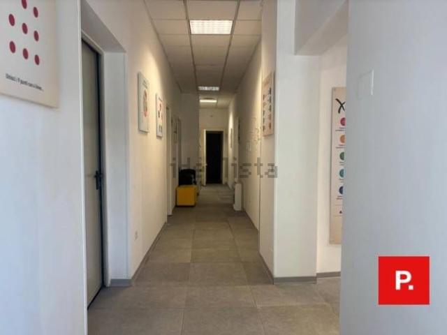 Locale in affitto di 350 m² in Via Antonio Planelli, 10