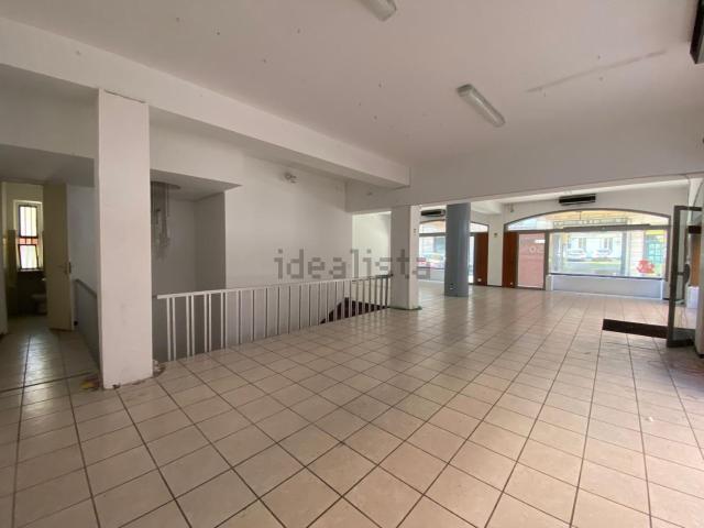 Locale in affitto di 350 m² in Via Beato Enrico Comentina