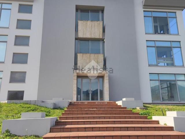 Locale in affitto di 350 m² in Via Delle Industrie