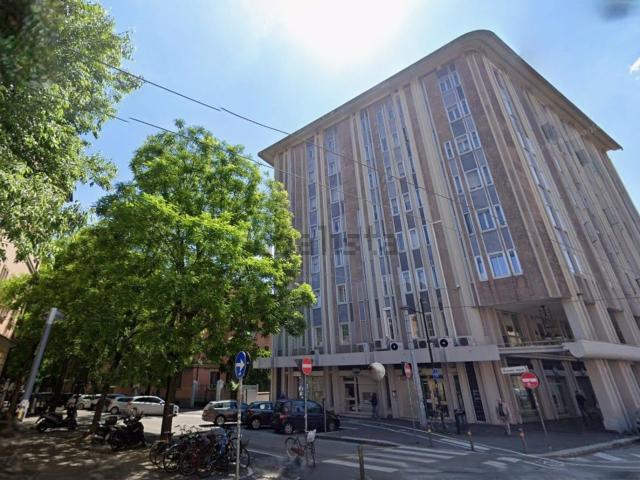 Locale in affitto di 350 m² in Via Ferrarese, 3