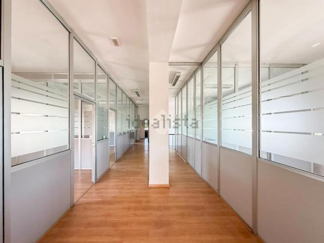 Locale in affitto di 350 m² in Via Industriale, 28
