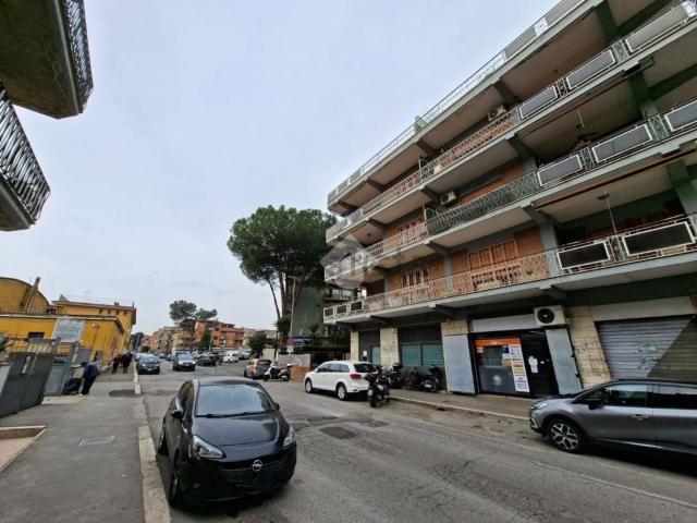 Locale in affitto di 350 m² in Via Monte delle Capre, 18