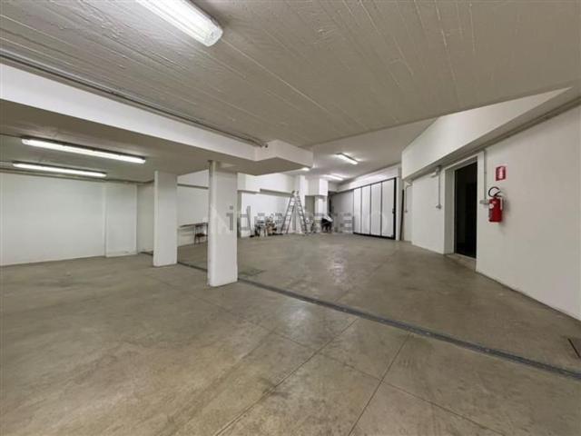 Locale in affitto di 350 m² in Via Marco D&apos Agrate