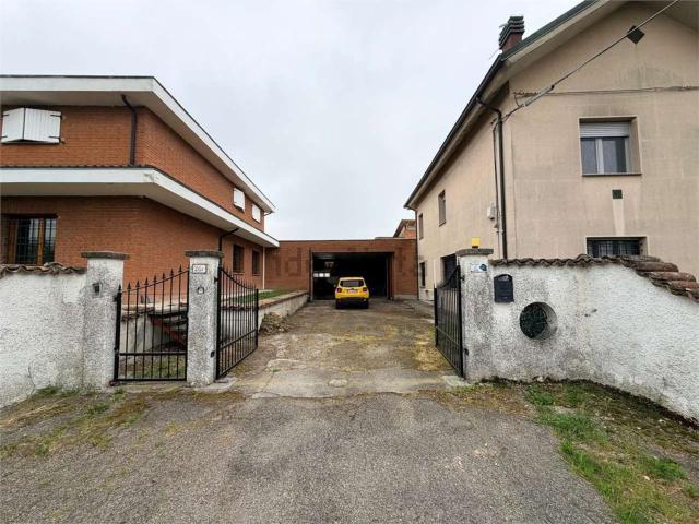 Locale in affitto di 350 m² in Via Marzaglia, 26
