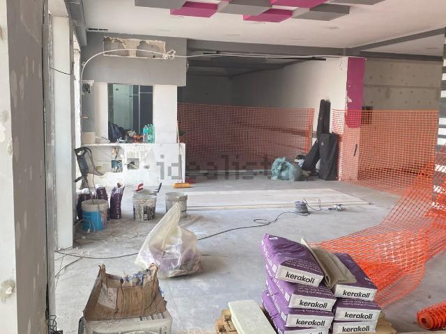 Locale in affitto di 350 m² in Via Masullo, 37
