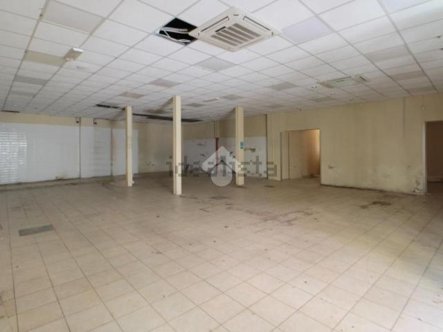 Locale in affitto di 350 m² in Via San Lorenzo, 7