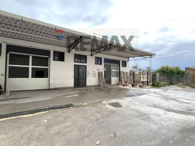 Locale in affitto di 350 m² in Via Passanti, 111