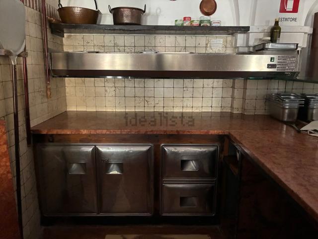 Locale in affitto di 350 m² in Via Roma