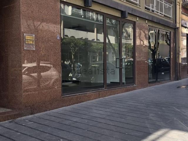 Locale in affitto di 350 m² in Corso Giovanni Nicotera, 226