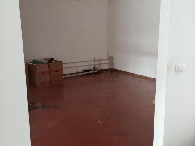 Locale in affitto di 355 m² in Via Piero Calamandrei