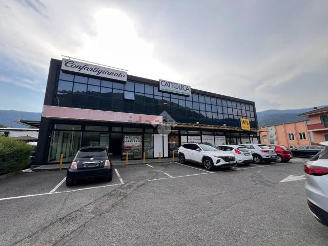 Locale in affitto di 356 m² in Via Francesco Glisenti, 68