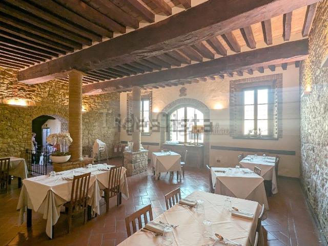 Locale in affitto di 358 m² in Via di Scipione Castello
