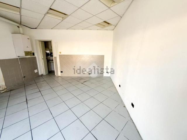 Locale in affitto di 35 m² in Piazza Redentore, 2