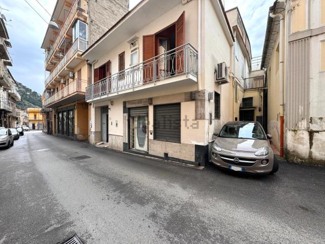 Locale in affitto di 35 m² in Via Abignente, 12
