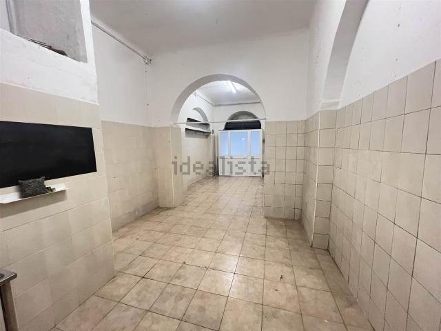 Locale in affitto di 35 m² in Via Carlo Stuparich