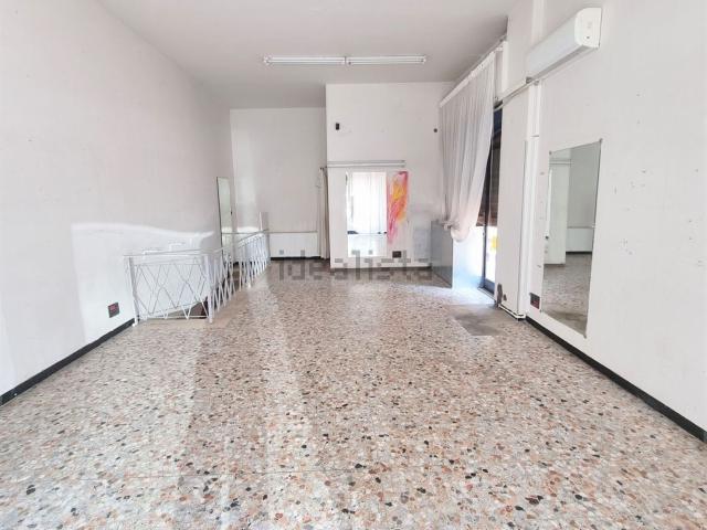 Locale in affitto di 35 m² in Via Cassiano da Fabriano