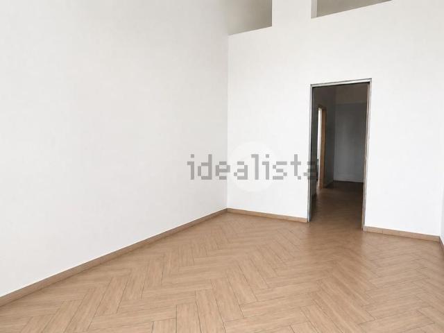 Locale in affitto di 35 m² in Via Domenico Fontana