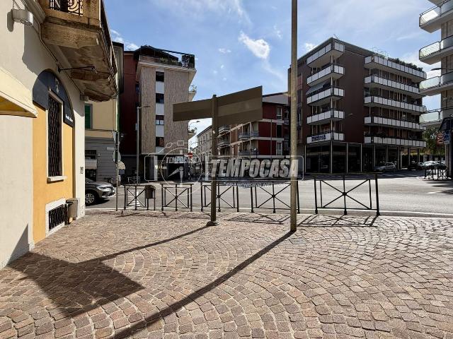 Locale in affitto di 35 m² in Via Giacomo Matteotti, 1