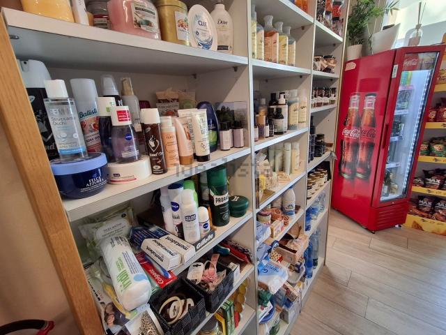 Locale in affitto di 35 m² in Via Gianni Cozzi