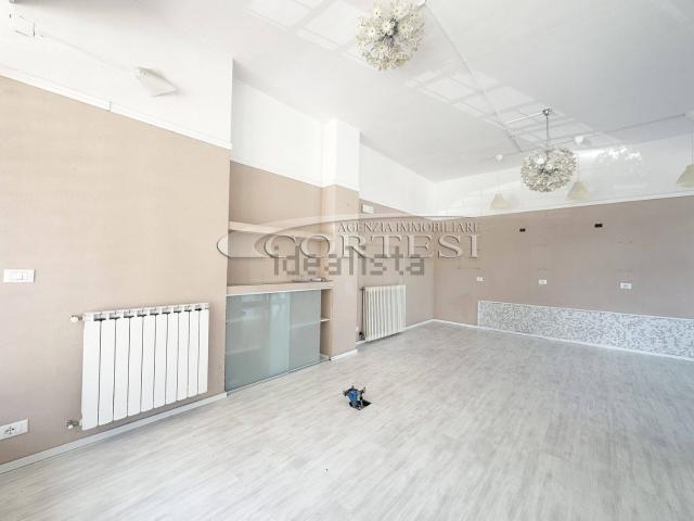 Locale in affitto di 35 m² in Via Giuseppe Amicizia