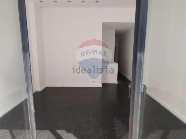 Locale in affitto di 35 m² in Via IV Novembre, 16