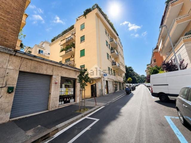 Locale in affitto di 35 m² in Via Lago di Lesina, 16
