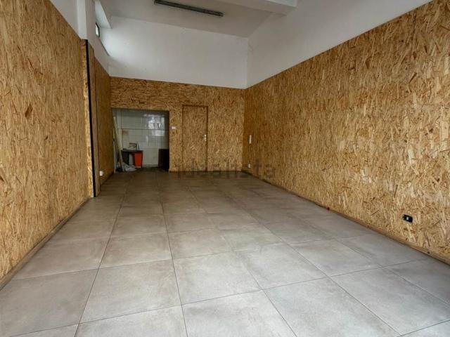 Locale in affitto di 35 m² in Via Lenin, 128