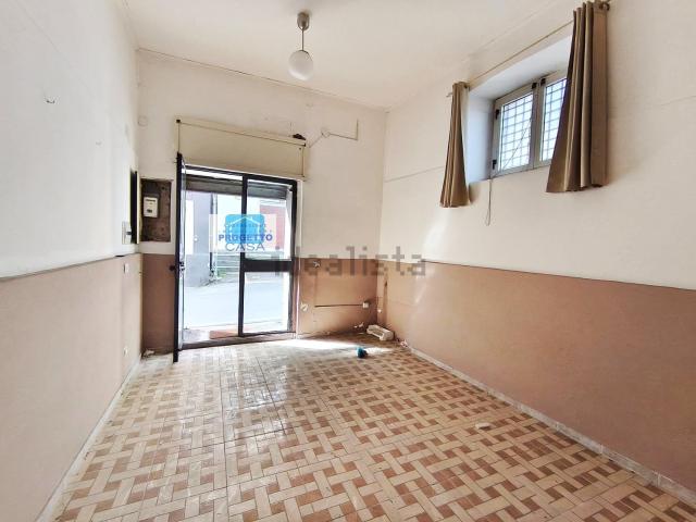 Locale in affitto di 35 m² in Via Macedonia