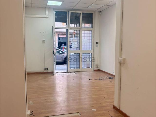 Locale in affitto di 35 m² in Via Macedonia, 47