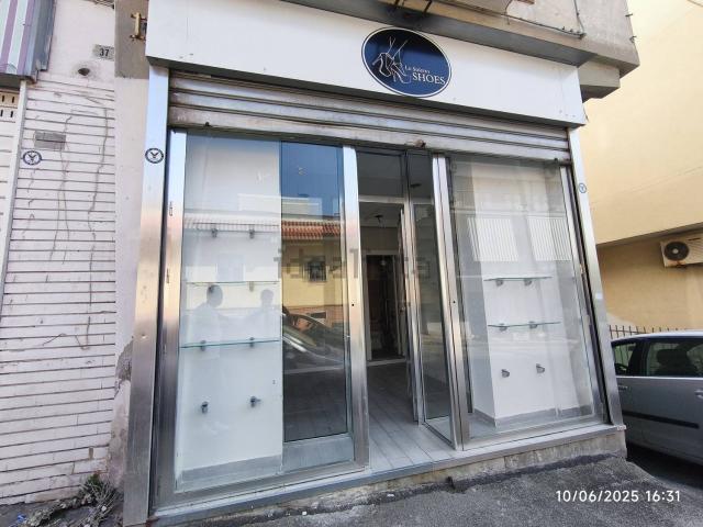Locale in affitto di 35 m² in Via Parco del Sole