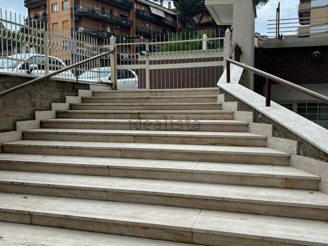 Locale in affitto di 35 m² in Via Pietro Aretino, 73