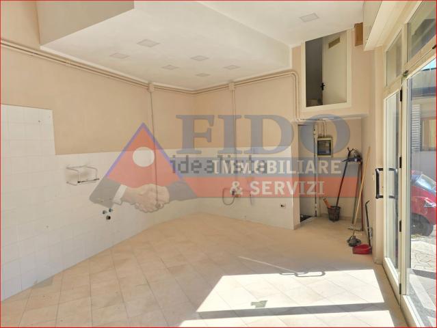 Locale in affitto di 35 m² in Via Raimondi