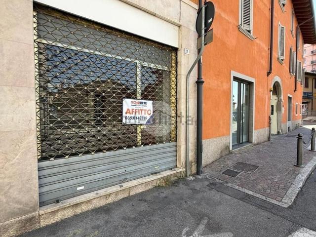 Locale in affitto di 35 m² in Via Roma