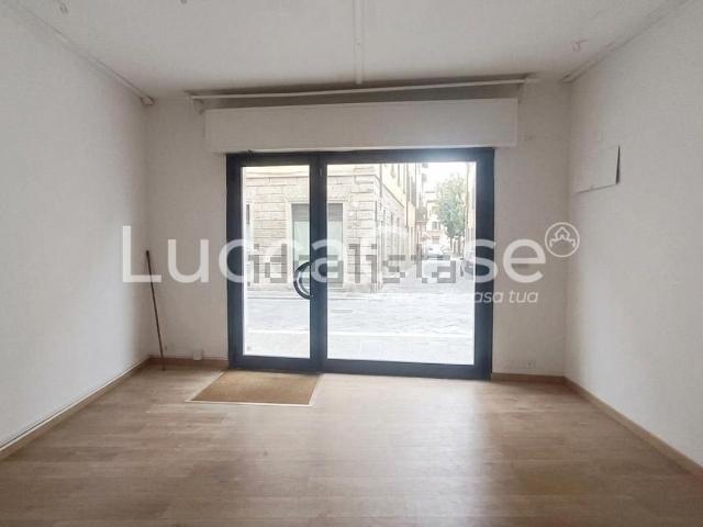 Locale in affitto di 35 m² in Via Santa Croce, 55100