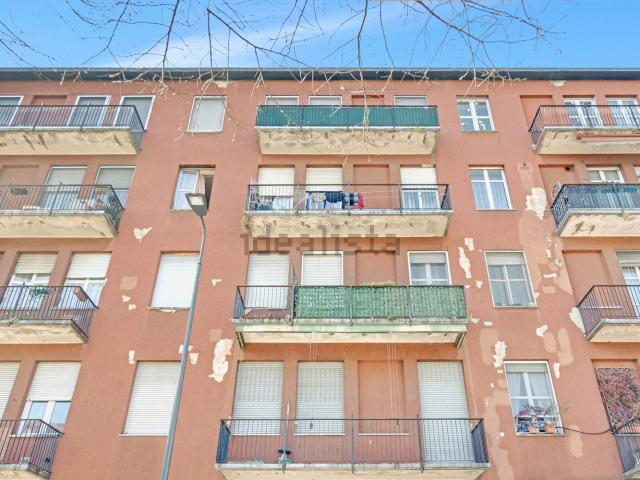 Locale in affitto di 35 m² in Via Simone Saint Bon, 2