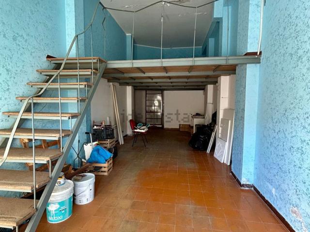 Locale in affitto di 35 m² in Viale Alcide De Gasperi