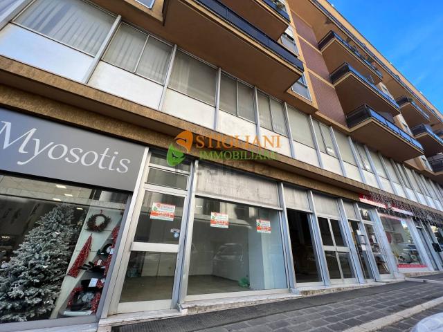Locale in affitto di 35 m²