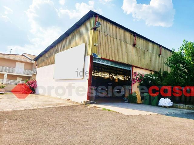 Locale in affitto di 360 m² in Via Casilina Nord, 52