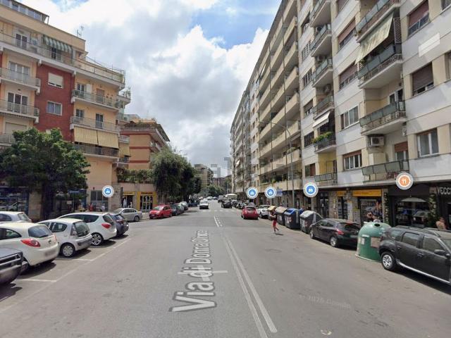 Locale in affitto di 360 m² in Via di Donna Olimpia
