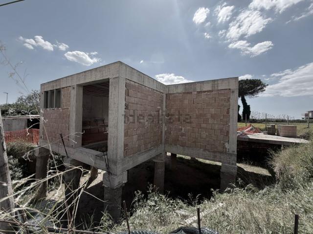 Locale in affitto di 360 m² in Via Dino Buzzati