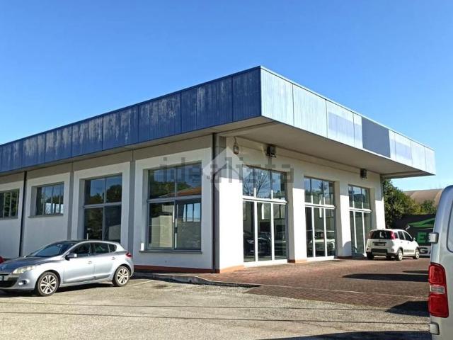 Capannone in affitto di 360 m² in Via Montanari, 1913