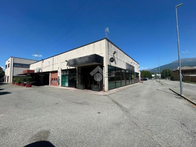 Locale in affitto di 360 m² in Corso Vercelli, 334