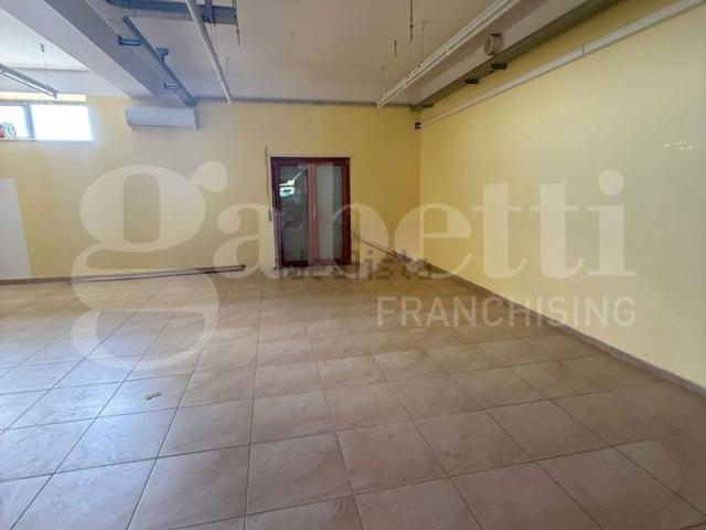 Locale in affitto di 367 m² in Via Guglielmo Marconi, 155
