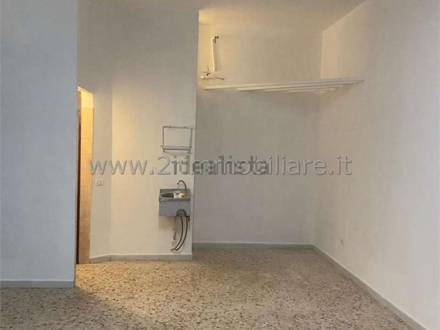Locale in affitto di 36 m² in Via Emanuele Sansone