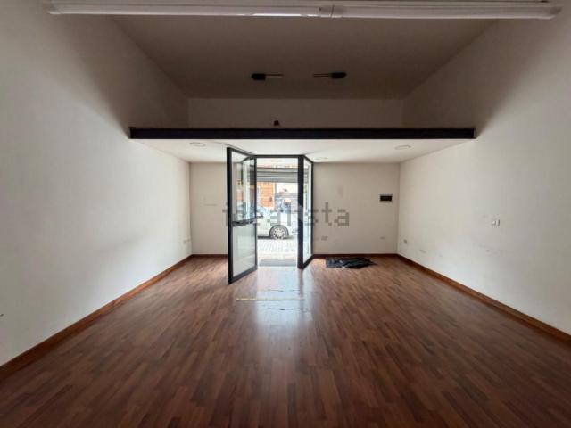 Locale in affitto di 36 m² in Via Roma, 1