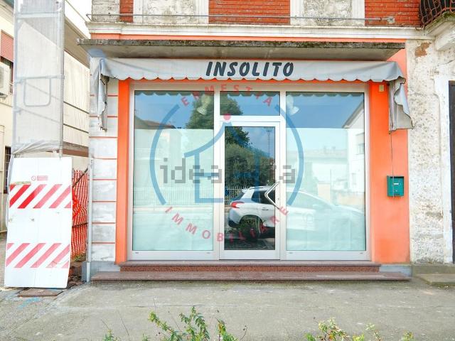 Locale in affitto di 36 m² in Via Roma